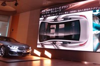 フロントからリアまでひとつながりになった、超大型のパノラマサンルーフもオプション設定される。