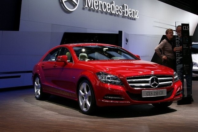 「メルセデス・ベンツCLS」がモデルチェンジ。ヨーロッパでは2011年1月に発売。まずは2種のV6エンジンからスタートする予定。