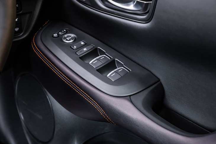 ホンダZR-V e:HEV Z(パワーウィンドウスイッチ)