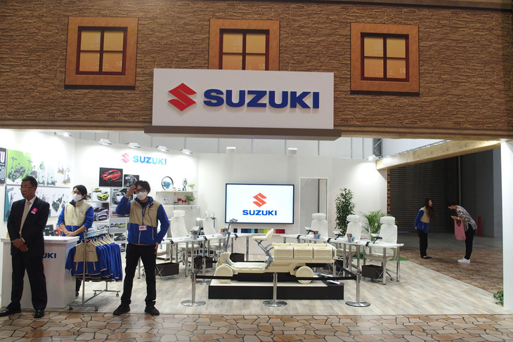 スズキブースの様子。