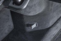 トランクルームの左側面には、アクセサリー用の電源ソケットが用意される。