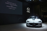 ソフトトップと2リッターエンジンの組み合わせが実現した「マツダ スピリット レーシング・ロードスター12R」。前回の東京オートサロン2024でマツダが発表した、2リッターエンジン搭載の「マツダ スピリット レーシングRSコンセプト」の市販モデルにあたる。