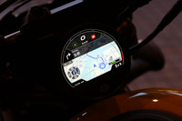 インフォテインメントシステムをスマートフォンにつなげば、ナビゲーションシステムも利用可能! “スポーツ”ファミリーのハーレー(かつては“スポーツスター”ファミリーって呼ばれていたっけ)で、こんなことができるようになるとは……。