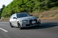 「M3ツーリング」はよりハイパフォーマンスな「コンペティション」のみのモノグレード。価格は「セダン」よりも12万円安い1398万円。