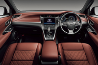 「プログレス」グレードのインテリア。写真は、インテリアカラーがダークサドルタンのもの。