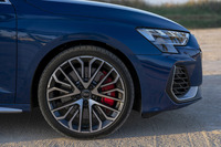 ホイールは18インチサイズが標準仕様。「S3」の走りとルックスをさらにスポーティーにする2種類の19インチホイールもオプションで用意されている。