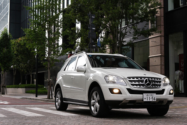 【スペック】全長×全幅×全高=4790×1935×1815mm/ホイールベース=2915mm/車重=2310kg/駆動方式=4WD/3リッターV6DOHC24バルブ・コモンレールディーゼルターボ(211ps/3400rpm、55.1kgm/1600-2400rpm)/価格=814万円(テスト車=882万7750円/ガラス・スライディングルーフ=19万4250円/ラグジュアリーパッケージ=49万3500円)
