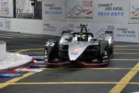 第5シーズンからは日産が参戦。セバスチャン・ブエミ、オリバー・ローランドのコンビで臨むも、3月10日の今大会では2台そろってリタイア。ローランドは「香港E-Prixは常に全開でアタックできないので、レースマネジメントが難しい」などとコメントした。