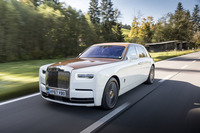 試乗の舞台はスイスのルツェルン周辺。まずは試乗のパートナーにステアリングを託し、後席インプレッションを開始。