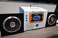 1997年に発売された「ホンダS-MX」専用のCD/カセットコンポ「DPX-51H」。同ユニット専用の、オレンジのカラーリングが採用されていた。