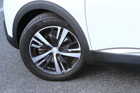 タイヤサイズは「アリュール」「GT BlueHDi」ともに225/55R18。テスト車にはコンフォートタイヤの「ミシュラン・プライマシー3」が装着されていた。