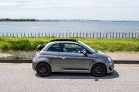 大和女史が購入した「アバルト500C」。MTの練習用にと欧州製ホットハッチ(しかもオープンカー)をお買い上げしてしまうあたり、さすがブルジョアジーである。