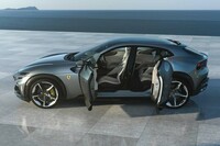 2022年のデビュー時には「これがフェラーリ!?」と業界をざわつかせた4ドアの跳ね馬「プロサングエ」。今では「フェラーリらしい走りが堪能できるスポーツカー」との呼び声が多いが……さて、“フェラーリらしい走り”とは?