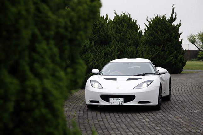 【スペック】全長×全幅×全高=4370×1850×1230mm/ホイールベース=2575mm/車重=1390kg/駆動方式=MR/3.5リッターV6DOHC24バルブ(280ps/6400rpm、35.7kgm/4700rpm)/価格=892万5000円(テスト車=1136万8000円)