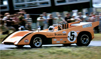 初期のマクラーレンは、ジャンルや地域を問わず、いろいろなレースに挑戦。特に北米の「Can-Am」では無類の強さを発揮した。写真は1970年にチーム(とファーストドライバーのデニス・ハルム)にタイトルをもたらした「マクラーレンM8D」。