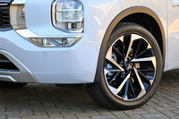 タイヤサイズは廉価グレードの「M」が235/60R18。「G」と、今回試乗した「P」が255/45R20。プロトタイプ試乗会のときと同様、試乗車にはブリヂストンのエコタイヤが装着されていた。