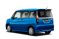 「ソリオ ハイブリッドMX」のリアビュー。テールランプは縦基調のデザインに変更された。