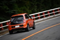 試乗車のボディーカラーは「オランジュ ブレイズM」(オレンジ)。このほか、「グリ リュネールM」(グレー)が用意されている。