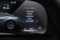 ドライブモードはこちらの全5種類。「スポーツ+」に代わって「Rr COMF(リアコンフォート)」モードが追加された。