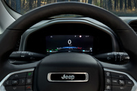 10.25インチサイズのマルチビューディスプレイを採用する「レネゲードeハイブリッド」のメーターパネル。エンジンとモーターの出力フローも表示できる。