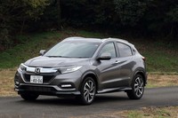 「ヴェゼル ツーリング」の車両本体価格は290万3040円。エントリーグレード「G・Honda SENSING」よりも80万円以上高額な、新たなトップグレードである。