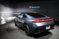 外板色は新色の「ムーンリットホワイトパール」に加えて「メテオロイドグレーメタリック」(写真)と「クリスタルブラックパール」、「フレームレッド」の4種類が設定される。