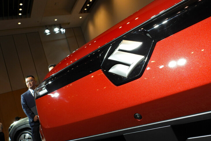 スズキeビターラZ(フロントエンブレム)