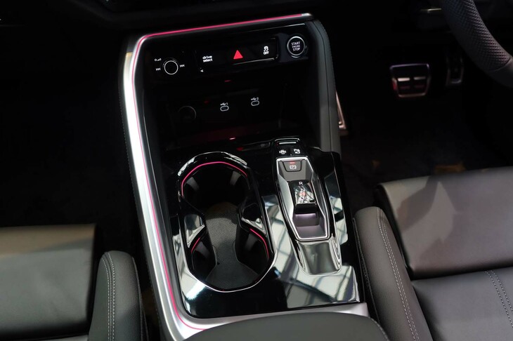 アウディQ5 TDIクワトロ150kWアドバンスト(センターコンソール)