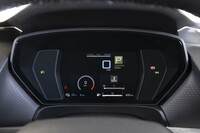 メーター表示はシトロエンらしいとりとめのなさが特徴(?)。スクリーンサイズは7インチとコンパクトだが、ヘッドアップディスプレイと組み合わせて使うことが前提となっているようだ。