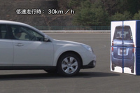 停車まで行うプリクラッシュブレーキ自体は、ボルボの「シティセーフティ」という前例があったが、事故回避が可能とされる車速が15km/h以下と低く、また高価であったことから注目を集めなかった。普及の契機となったのはスバルの「アイサイトver.2」の登場で、充実した機能と戦略的な価格が、成功の大きな要因となった。