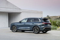 新型「アウディQ7」がデビュー 初の6人乗り仕様も設定の画像