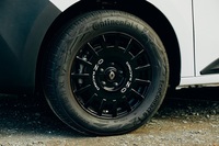 「ルノー・カングー」の限定車「リミテ」発売 折り畳み自転車等が付属しながらベースモデルと同額の画像