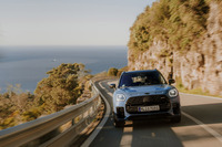 「MINIカントリーマン」に専用カラー「スレートブルー」をまとった限定車が登場の画像