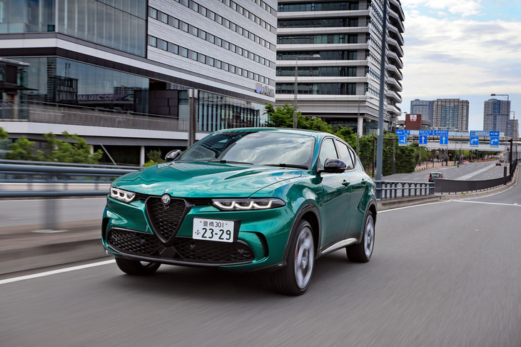 ドライブモードが「N」の状態では、「トナーレ」は積極的にEV走行を行い、バッテリー残量が一定以下となるとハイブリッド走行主体に移行する。