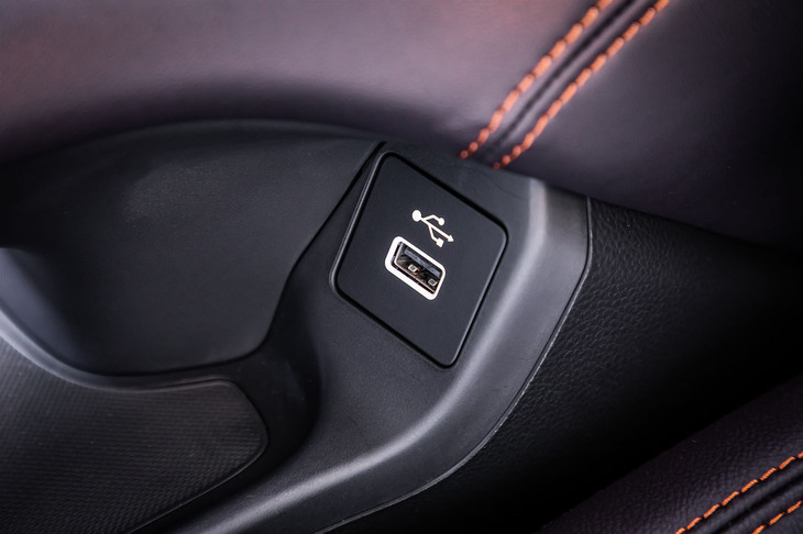 ホンダZR-V e:HEV Z(フロント右側USBジャック)