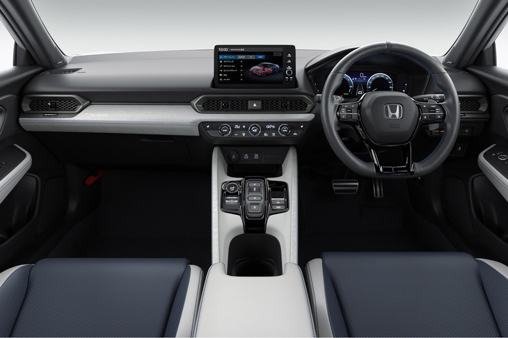 水平基調のインストゥルメントパネルやDシェイプのステアリングホイールで、シンプルにまとめられたコックピット。そこは、洗練という言葉が似合いそうな空間だ。メタル調のシフトパドルや新型「プレリュード」専用のフルグラフィックメーターといった控えめながらスポーツマインドを刺激するアイテムも備わっている。