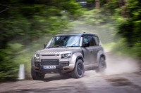 不整地では、路面の凹凸に応じてサスペンションがスムーズに動いてくれるため、目で見て予想する以上に体の上下動が少なくて済むことを実感した。悪路での路面追従性には舌を巻く。