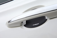 ドア開閉時につく小傷を防止する「ドアハンドルプロテクター」。