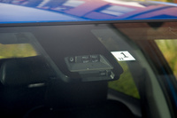 運転支援システムとしては、センサーに赤外線レーザーと単眼カメラを用いた「Toyota Safety Sense C」を採用。また今回の改良で、全車にヒルスタートアシストコントロールが標準装備された。