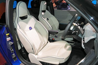 BMWが「MINIクーパー3ドア」を発売 日本での量販モデルとして初の電気自動車を設定の画像