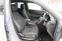 「ヴェゼルe:HEV RS」のシートは、ラックス スェードとファブリックで仕立てた専用のコンビシートとなる。