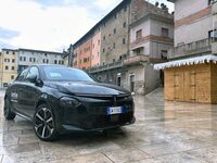 もう1台、「CMP」の採用車を発見。2023年春に発売された「ランチア・イプシロン」である。