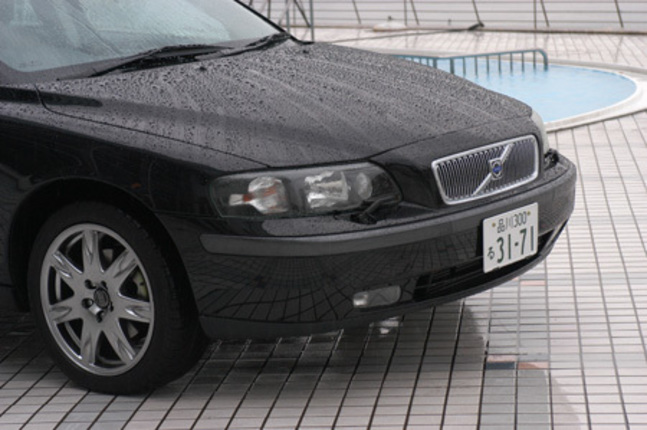 【スペック】全長×全幅×全高=4710×1815×1490mm/ホイールベース=2755mm/車重=1560kg/駆動方式=FF/2.5リッター直5DOHC20バルブ(140ps/4500rpm、22.4kgm/3300rpm)/車両本体価格=455.0万円(テスト車=456.0万円/助手席側エアバッグ)