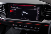 「デジタルデイタイムランニングライト」の設定は、ダッシュボード中央に置かれた「MMIタッチディスプレイ」を通じて簡単に行える。