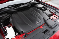 「XD」に搭載される3.3リッター直6ディーゼルターボエンジン。最高出力は231PS、最大トルクは500N・mで、WLTCモード燃費はFR車で19.6~19.8km/リッター、4WD車で18.3~18.5km/リッターとされている。