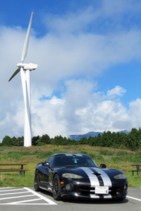 “プロペラつながり”ということで、東伊豆町風力発電所の巨大風車。ハブの高さが37m、ローター径が45mというデカさは、ずーっと眺めているとだんだん怖くなってきます。