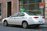 「アルファ・ロメオ166」タクシー仕様。2006年撮影。