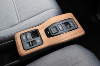 「ホンダe」のセンターコンソール。操作ミスを防ぐため、シフトセレクターはボタンごとに操作方法や押す向き、ボタンの形状が異なっている。