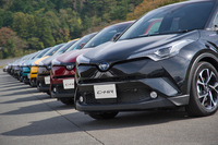 試乗会場に並んだ、「C-HR」のプロトタイプモデル。市販モデルでは、全8色のボディーカラーが選べる。