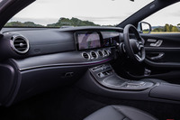 12.3インチサイズの液晶パネルが2枚連結して使用されるインストゥルメントパネル。